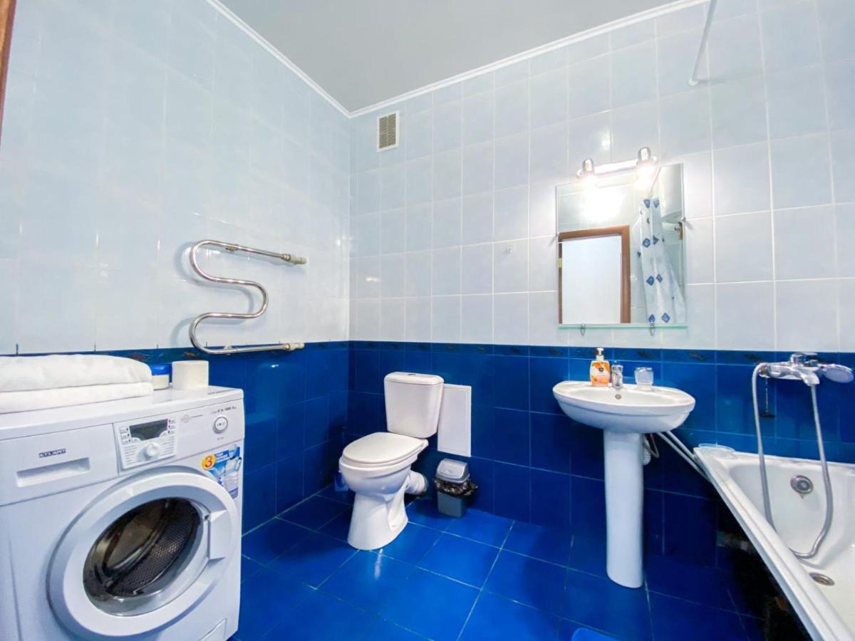 Apartpoltava: Spacious In Poltava's Heart Apartment *